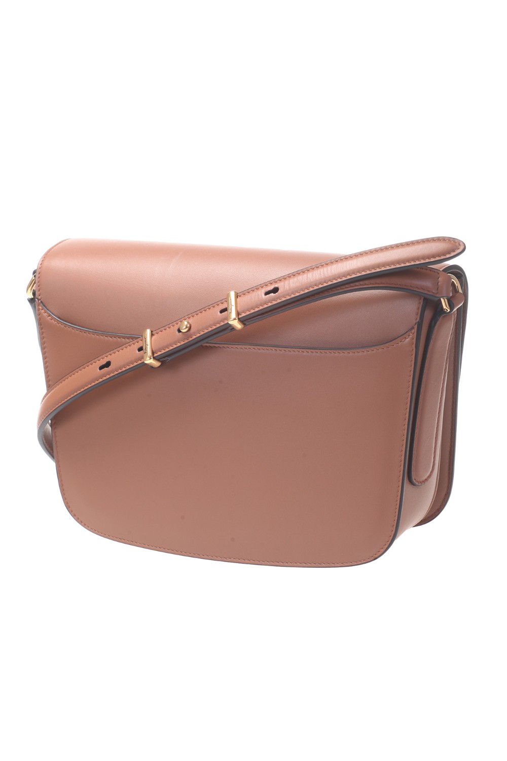 shop SALVATORE FERRAGAMO  Borsa: Salvatore Ferragamo Trapezio bag misura media.
Grande fibbia frontale.
Due comparti interni e una tasca piatta posteriore.
Chiusura con Gancini intrecciato in finitura anticata.
Tracolla regolabile per indossarla a spalla o cross body.
Dimensioni: Altezza 16 cm, Lunghezza 25.5 cm, Profondità 8 cm.
Composizione: 100% pelle di vitello.
Fabbricato in Italia.. 212915 TRAPEZIO-002759667 number 534445